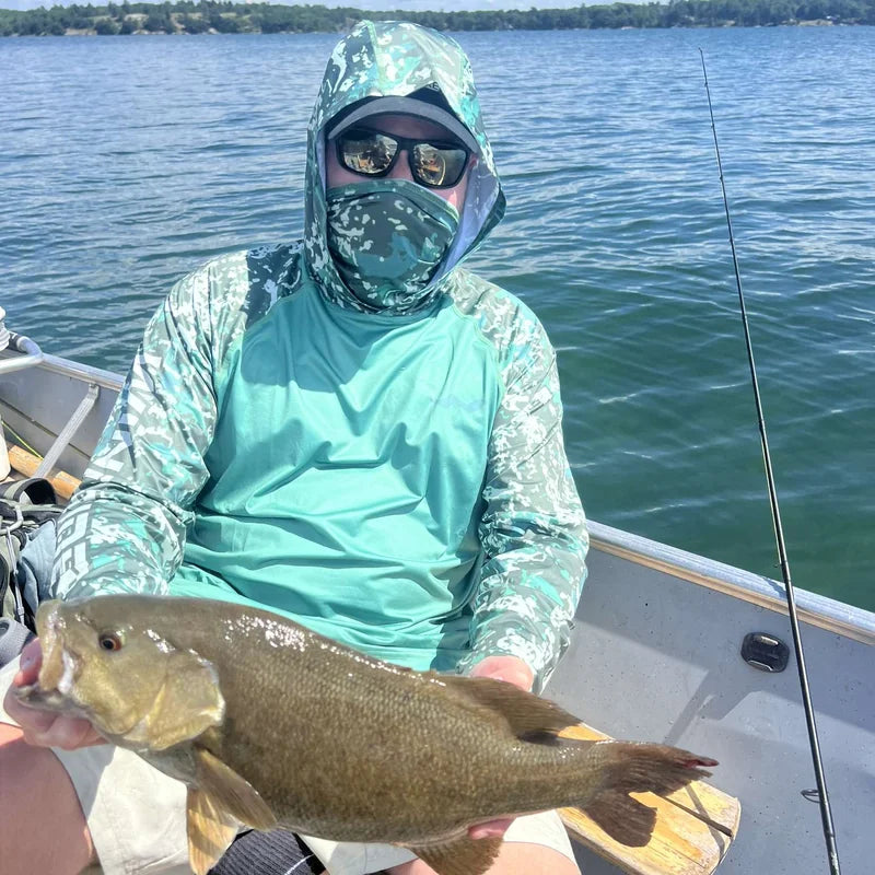 Helios fishing apparel - Fishing Neck Gaiter vs Bandana: Which Protects Your Neck Better?